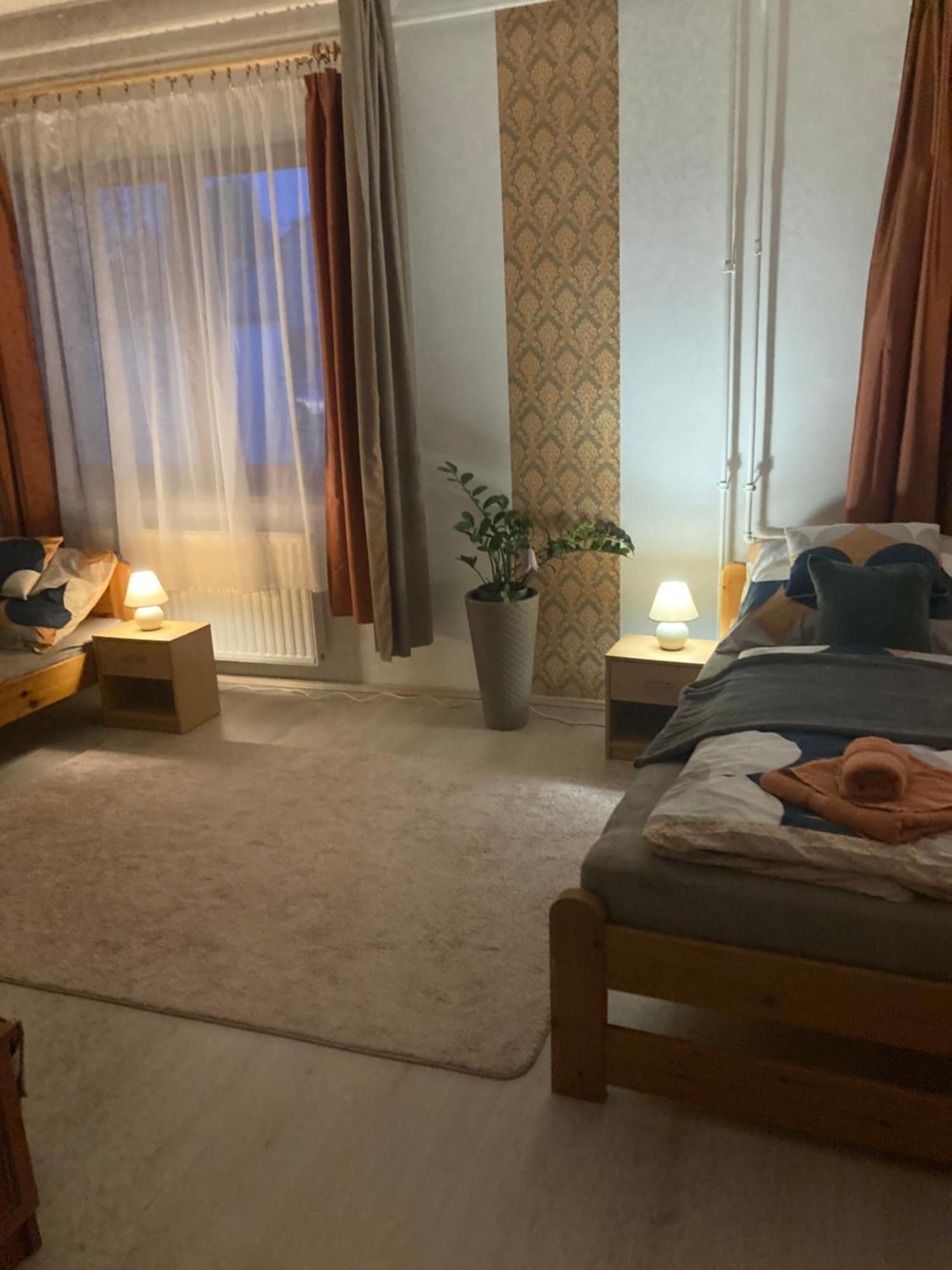 Appartement Tavaszpart Vendeghaz à Szeged Extérieur photo